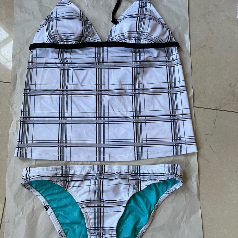 NWOT Hurley plaid swimming set